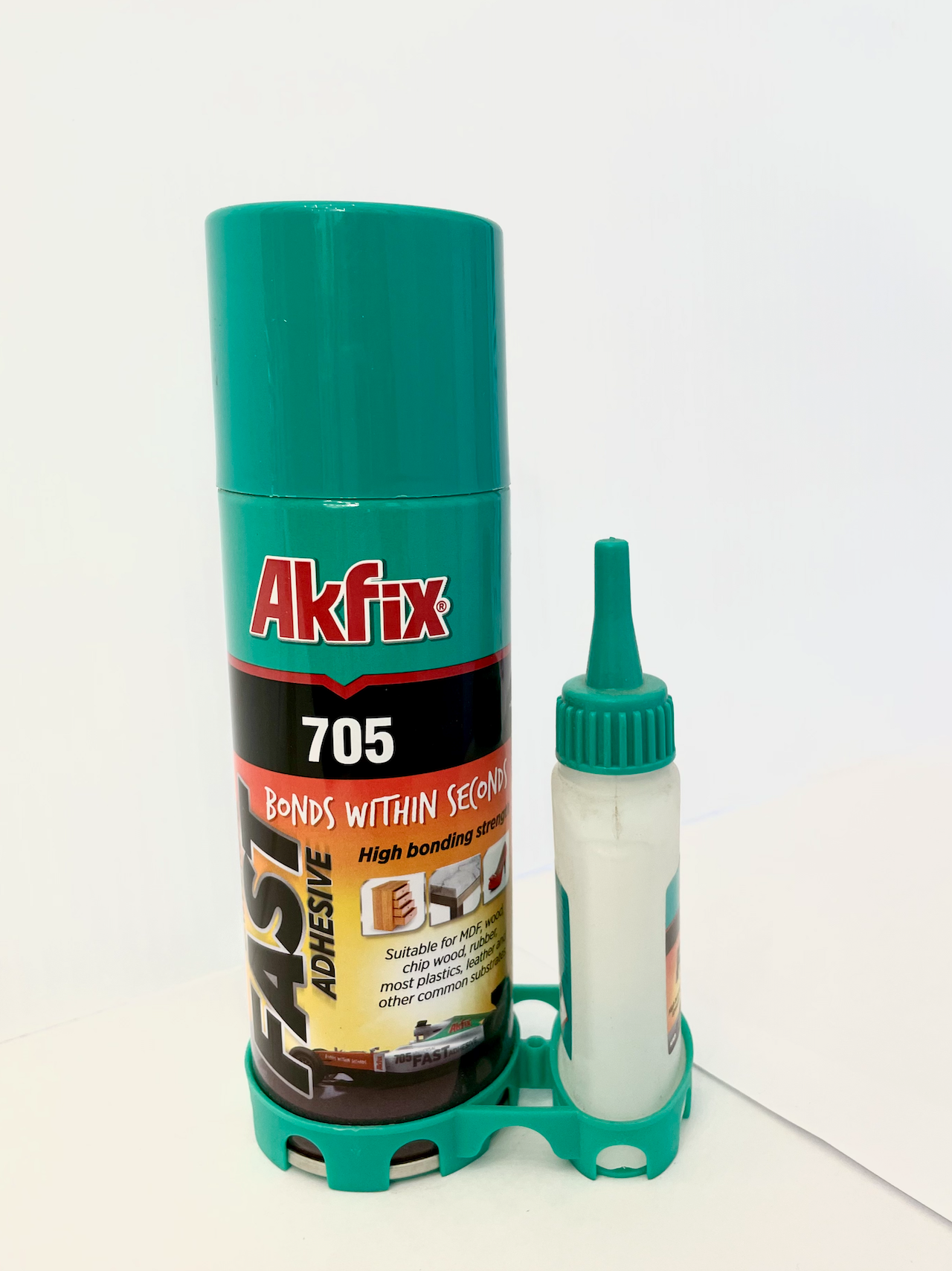 Akfix universal fast adhesive: a multi-purpose product, has a high bonding strength and is suitable for bonding a variety of materials, therefore perfect for woodworkers. This product is great for filling in small holes, and the spray activator allows it to dry in seconds, allowing you to continue working with it right away. Properties High bonding strength. Suitable for use on vertical surfaces as it will not drip or slump. It is particularly suited to bonding difficult substrates which have a porous or